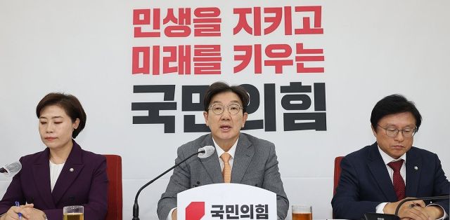 국민의힘 권성동 신임 원내대표가 13일 오후 국회에서 현안 관련 기자간담회를 하고 있다. 연합뉴스