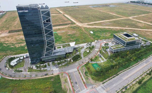 인천 서구의 인천로봇랜드 사업 부지에 로봇타워 전경. 경기일보DB