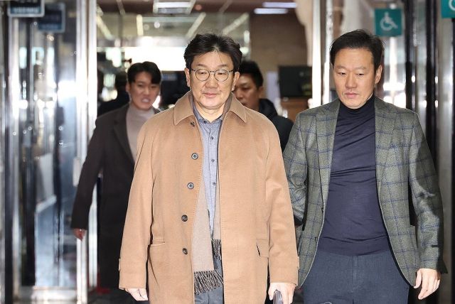 국민의힘 권성동 원내대표가 15일 오후 국회로 출근하고 있다. 연합뉴스