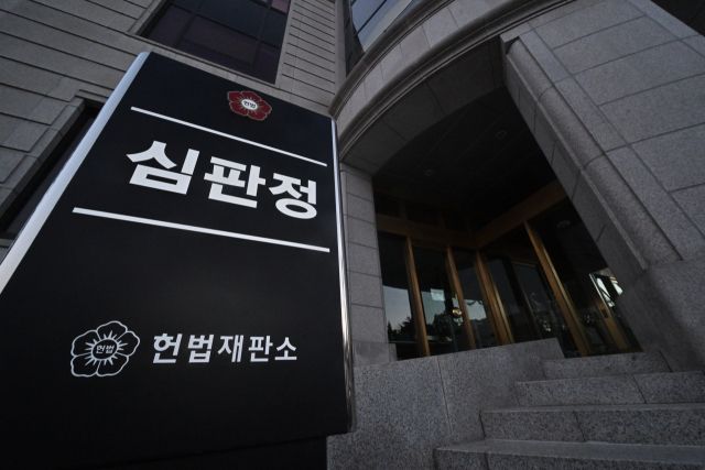 15일 오후 헌법재판소 심판정. 2016년 최순실 국정농단 특검팀 수사팀장이었던 윤석열 대통령은 탄핵소추안이 가결되면서 심판정에 오르게 됐다.조주현기자