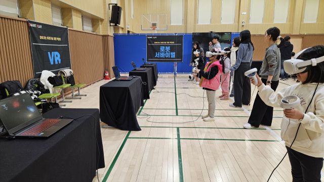 16일 오후 용인심곡초등학교에서 늘봄학교 미래형·맞춤형 ‘찾아오는 미래과학 체험 프로그램’이 진행되고 있다. 용인교육지원청 제공