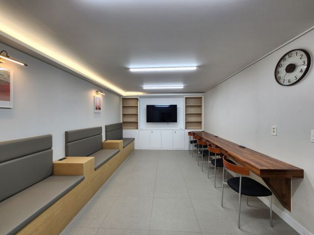 이동노동자 간이쉼터 파주 2호점 내부. 경기도 제공.