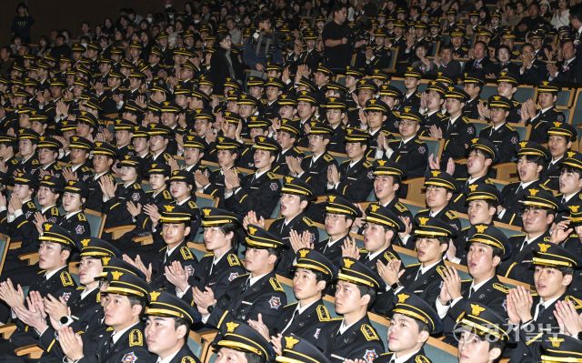 경기도와 도민을 안전하고 든든하게 지킬 신임 소방공무원 임용식 [포토뉴스]