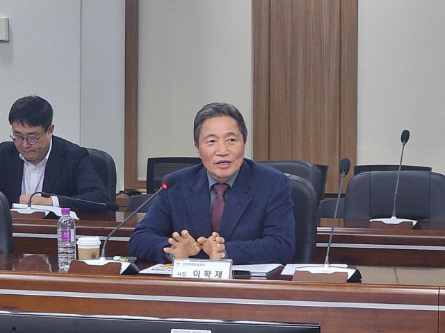 이학재 공항공사 사장은 18일 청사 대회의실에서 열린 기자간담회에서 “을사년 새해에는 디지털 대전환, 최상의 인프라 구축 등을 통해 제2의 도약을 이뤄낼 것”이라고 말했다. 이병기기자