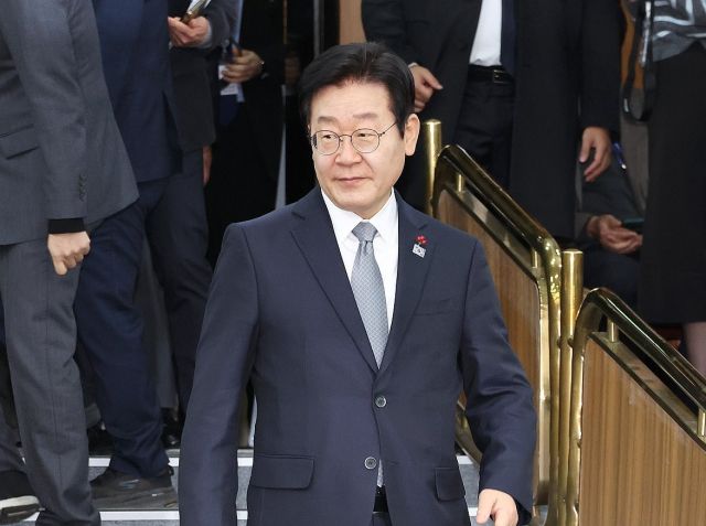 더불어민주당 이재명 대표가 19일 오전 국회에서 열린 '행복하고 정의로운 대한민국, 상법 개정 어떻게 할 것인가?' 토론회에 참석하고 있다. 연합뉴스