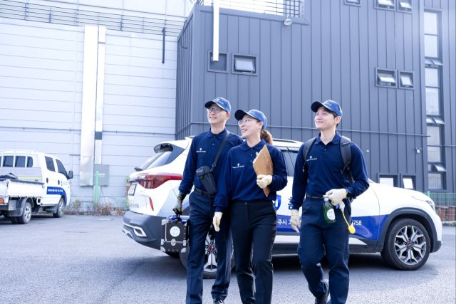 경기광역자활센터 제공 경기광역자활센터의 '2024년 자활기업 사회적가치 우수상 지원사업'에 선정된 ㈜홈케어마스터 직원들의 모습. 경기광역자활센터 제공