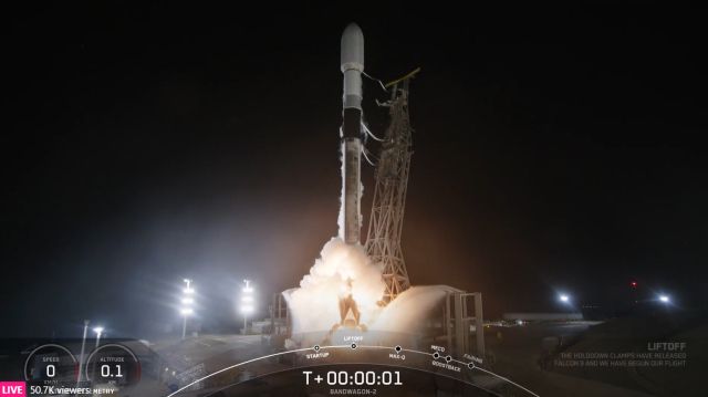 군 정찰위성 3호기 발사 (서울=연합뉴스) 우리 군의 세 번째 정찰위성이 21일(현지시간) 미 캘리포니아주 밴덴버그 우주군 기지에서 스페이스X의 로켓 팰컨-9에 실려 발사되고 있다. 2024.12.21 [SpaceX 제공 영상 캡처. 재판매 및 DB 금지] uwg806@yna.co.kr (끝) <저작권자(c) 연합뉴스, 무단 전재-재배포, AI 학습 및 활용 금지>