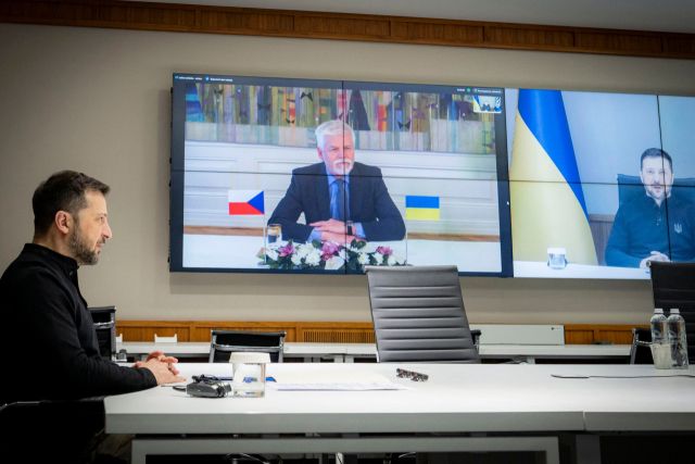 기사와 관련 없는 사진. 볼로디미르 젤렌스키 우크라이나 대통령이 지난 20일(현지시간) 키이우에서 영상 통화로 페트르 파벨 체코 대통령과 회동에 참석하고 있다. 연합뉴스