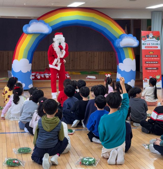 최근 남양주도곡초등학교 강당에서 구리남양주교육지원청이 연말 늘봄학교 특별 프로그램을 진행하고 있다. 구리남양주교육지원청 제공