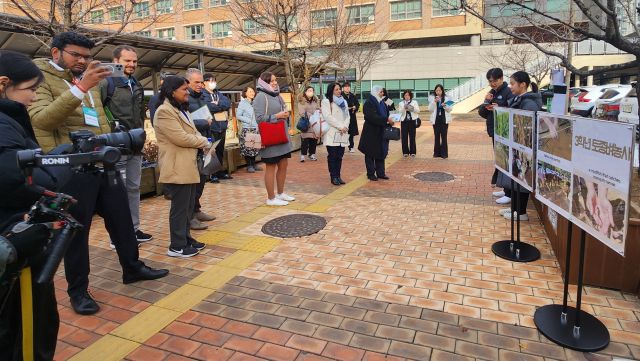 광명 충현중학교 야외공간투어. 박화선기자