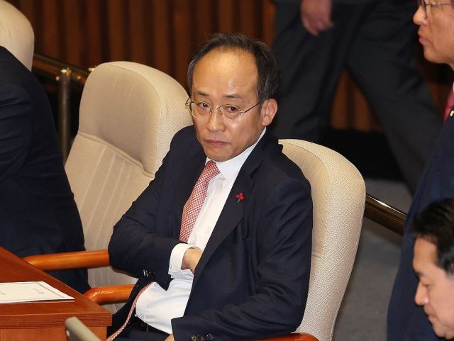 국민의힘 추경호 원내대표가 2일 오후 국회에서 열린 본회의에 참석해 있다. 연합뉴스