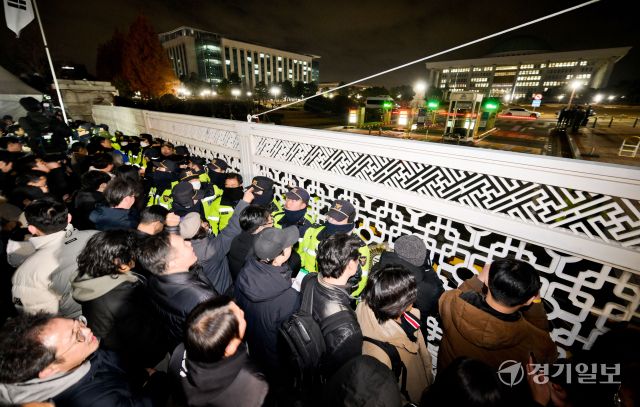 윤석열 대통령이 비상 계엄 선포