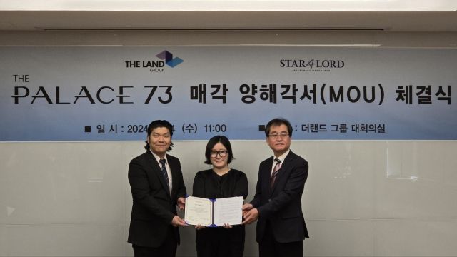‘더 팰리스 73’ 시행사 랜드미·투게더홀딩스 관계자들이 4일 사업 부지 매각 MOU 체결식을 진행하고 있다. 더랜드그룹 제공