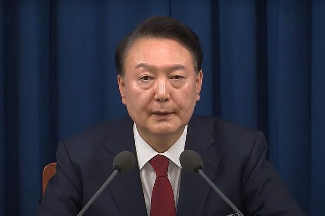 윤석열 대통령이 4일 새벽 4시30분 계엄령 해제를 발표하고 있다. 연합뉴스