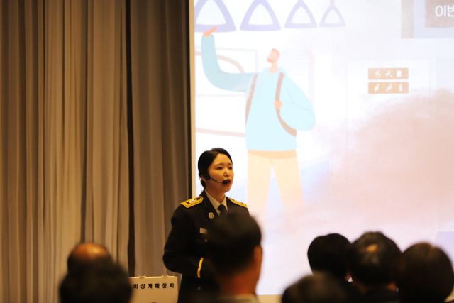 정다희 소방사가 강연하고 있는 모습. 화성소방서 제공