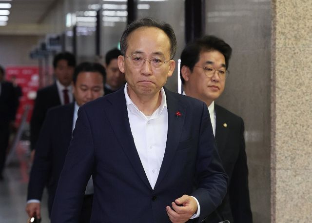 국민의힘 추경호 원내대표가 6일 오전 국회에서 열린 긴급최고위원회의에 참석하고 있다.