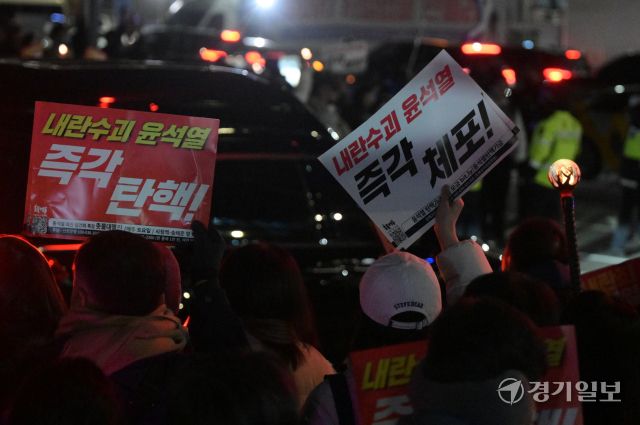 윤석열 대통령 탄핵 표결 D-1, 전운이 감도는 국회의사당 [포토뉴스]