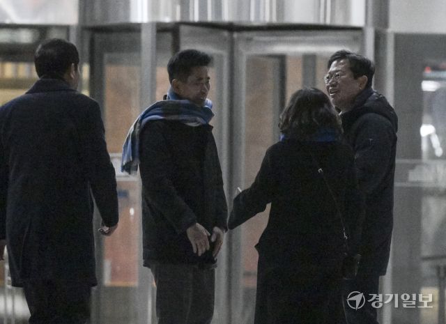 윤석열 대통령 탄핵 표결 D-1, 전운이 감도는 국회의사당 [포토뉴스]