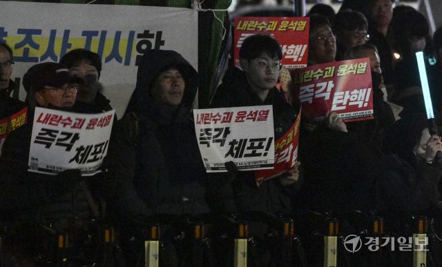 윤석열 대통령 탄핵 표결 D-1, 전운이 감도는 국회의사당 [포토뉴스]