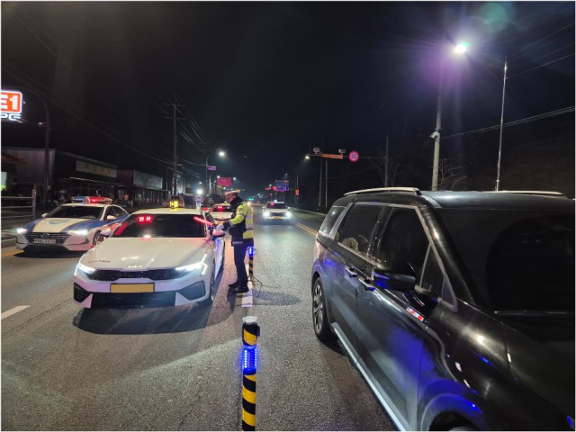 음주운전 단속 중인 경찰. 경기북부경찰청 제공