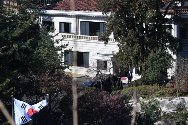 7일 오후 한동훈 국민의힘 대표가 한덕수 국무총리와 긴급 회동을 마친 후 총리공관을 빠져나오고 있다. 조주현기자