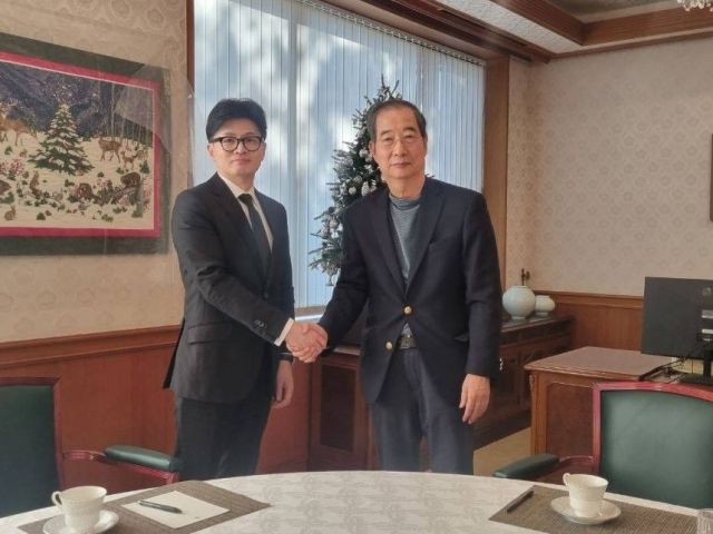 국민의힘 한동훈 대표(왼쪽)와 한덕수 국무총리. 국민의힘 제공