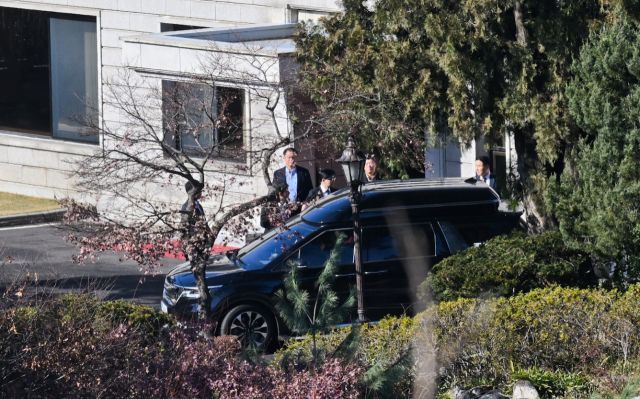 7일 오후 한동훈 국민의힘 대표가 한덕수 국무총리와 긴급 회동을 마친 후 총리공관을 빠져나오고 있다. 조주현기자