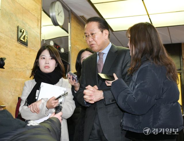 국민의힘 한동훈 대표와 소속 국회의원들이 9일 국회에서 열린 국민의힘 비상의원총회에 참석하고 있다. 윤원규기자