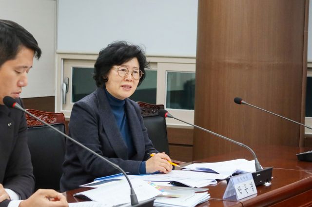 안산시의회 박은경 의원이 발의한 안산시 주민참여형 어린이 공원 및 놀이터의 조성·운영에 관한 조례안이 상임위를 통과했다. 안산시의회 제공