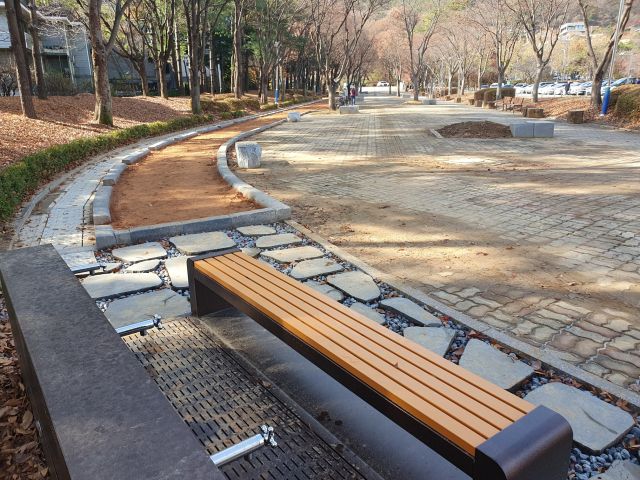 관문체육공원 황톳길. 과천시 제공