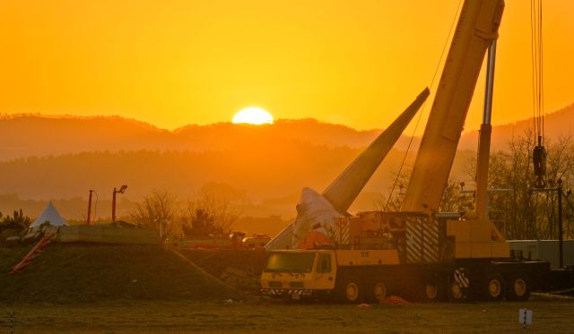 2025년 을사년(乙巳年) 첫날인 1일 전남 무안국제공항 여객기 사고현장 위로 첫 해가 떠오르고 있다. 윤원규기자