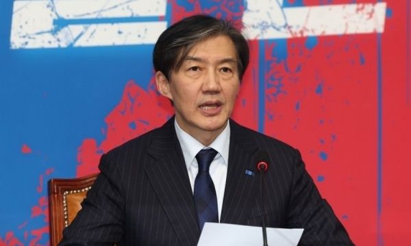 '자녀 입시 비리'와 '청와대 감찰 무마' 등 혐의로 대법원에서 징역 2년이 확정된 조국혁신당 조국 전 대표가 12일 오후 서울 여의도 국회에서 기자간담회를 하고 있다. 연합뉴스