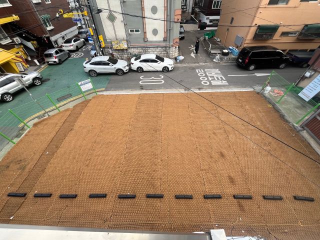 인천 남동구가 빈집을 허물고 개방주차장을 조성했다. 인천 남동구 제공