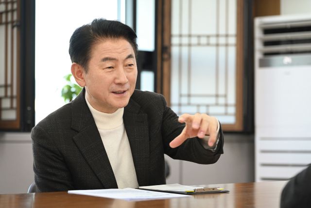 김동근 의정부시장이 경기일보와의 인터뷰에서 2025년 새해 시정운영 방안을 설명하고 있다. 의정부시 제공