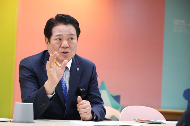 [2025 열심히 뛰겠습니다]최대호 안양시장, “시민 행복과 지속 가능한 미래 실현이 목표”