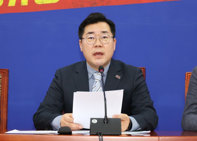 박찬대 더불어민주당 원내대표가 16일 국회에서 열린 정책조정 회의에서 발언하고 있다. 연합뉴스