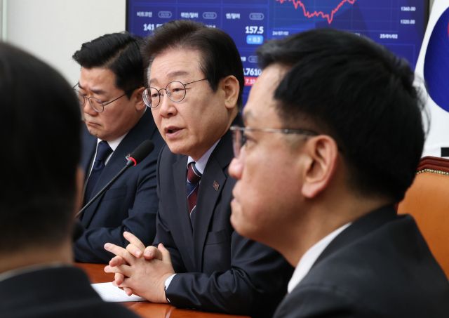 최상목 대통령 권한대행 부총리 겸 기획재정부 장관이 13일 국회에서 더불어민주당 이재명 대표의 발언을 듣고 있다. 연합뉴스