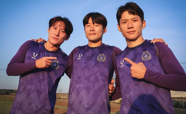프로축구 FC안양의 2025시즌 주장단.(사진 왼쪽부터 부주장 김동진, 주장 이창용, 부주장 한가람).FC안양 제공