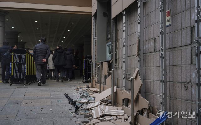 불법폭력사태로 파손된 서울서부지방법원 [포토뉴스]