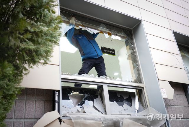 불법폭력사태로 파손된 서울서부지방법원 [포토뉴스]