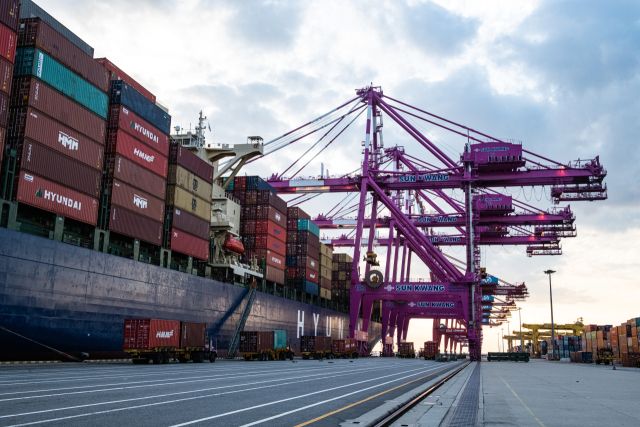 인천신항 컨테이너터미널 모습. 인천항만공사 제공