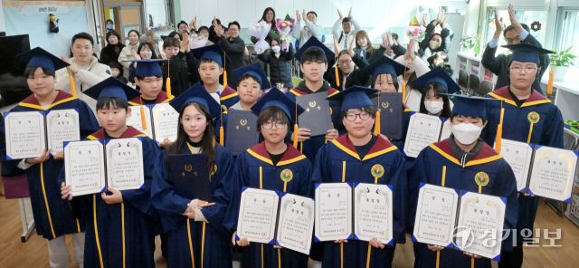 100회를 맞이한 안산 대부초 졸업식 [포토뉴스] 조주현기자로 변경해서 올려주세요