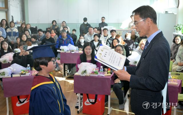 100회를 맞이한 안산 대부초 졸업식 [포토뉴스] 조주현기자로 변경해서 올려주세요