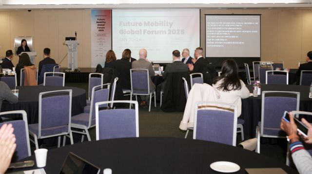 20일 인천 송도컨벤시아에서 열린 미래 모빌리티 글로벌 포럼 참석자들이 강연을 듣고 있다. 인천경제청 제공