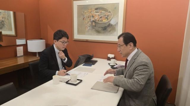 이현재 하남시장이 김병민 서울시 정무부시장을 만나 위례 등 관내 교통현안 해결을 요청하고 있다. 하남시 제공