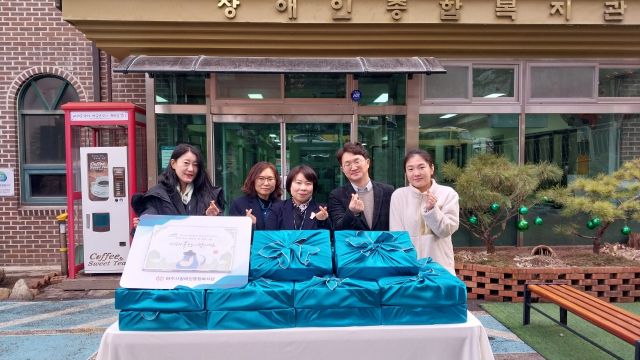 K-water 파주수도지사 직원들은 22일 파주시 내 취약계층에게 지역 농특산품을 전달하는 ‘설맞이 노사공동 사회공헌 활동을 실시 했다. 파주수도지시제공