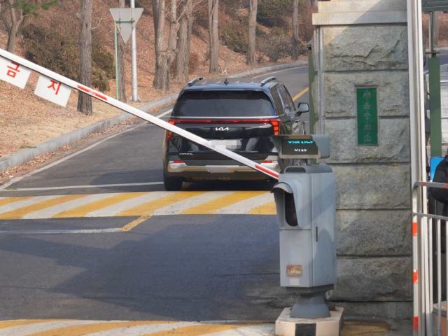 공수처 차량, 서울구치소 도착 [포토뉴스]