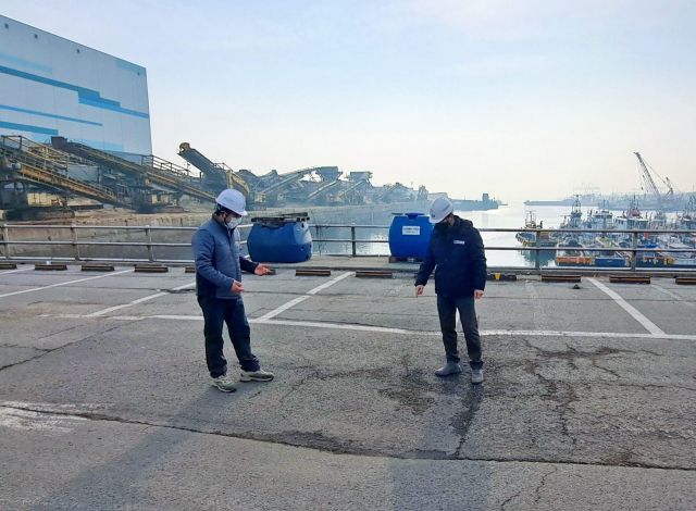 IPA 관계자가 최근 남항배후부지를 찾아 안전점검을 하고 있다. IPA 제공