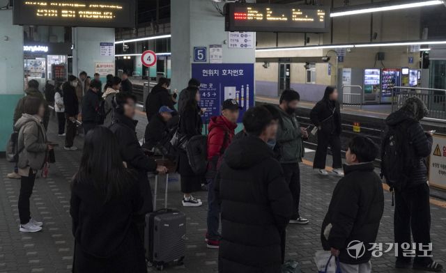 수원역, 이른 아침부터 귀성객 북적북적 [포토뉴스]