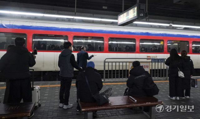 수원역, 이른 아침부터 귀성객 북적북적 [포토뉴스]